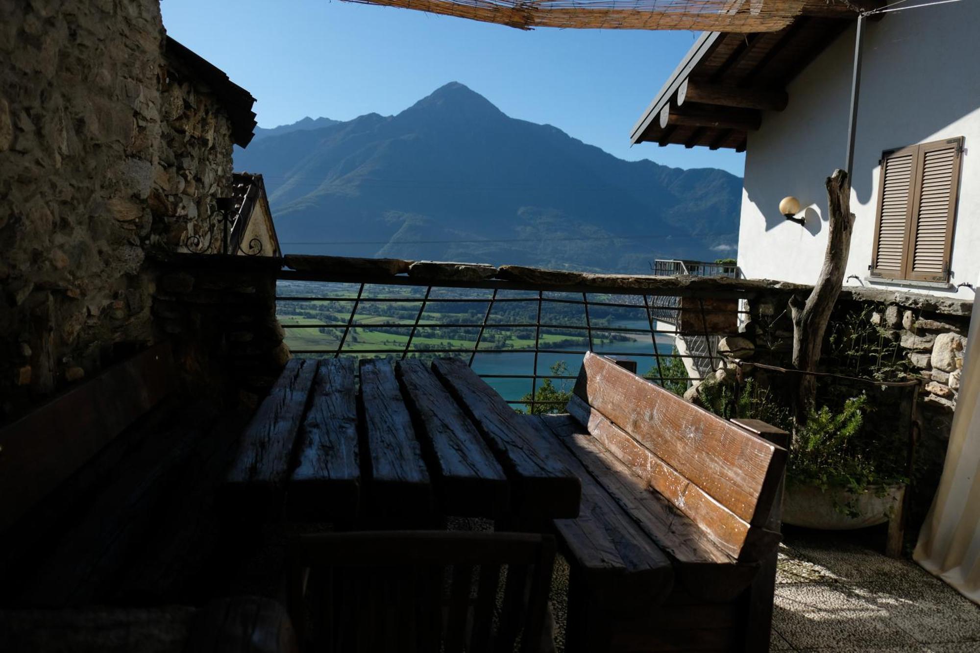 Appartamenti Montemezzo Le Case In Pietra Vista Lago Gera Lario Exteriör bild