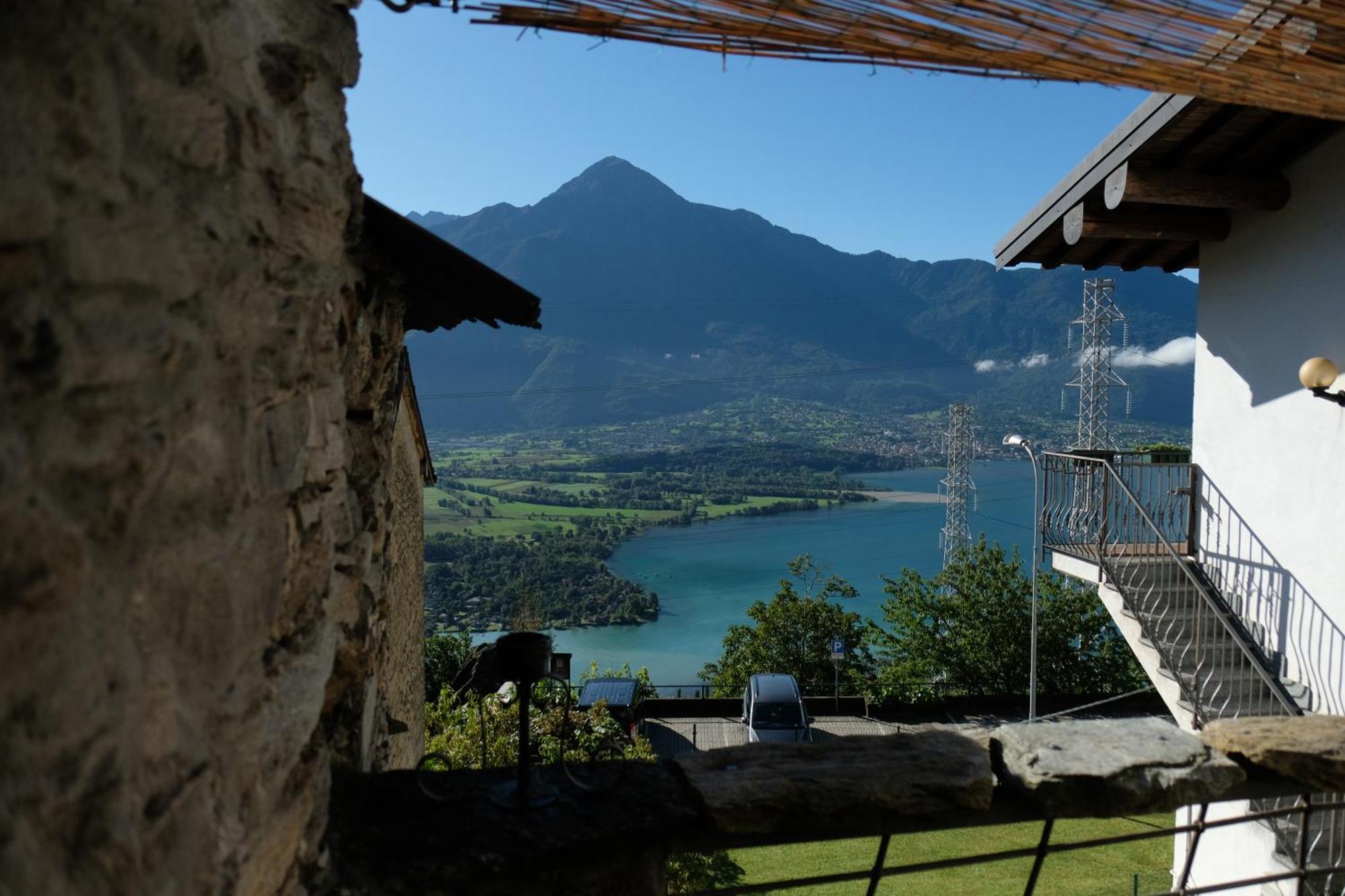 Appartamenti Montemezzo Le Case In Pietra Vista Lago Gera Lario Exteriör bild